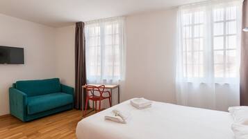 Studio, 2 persons, partial view on the port | 1 bedroom, premium bedding, in-room safe, desk