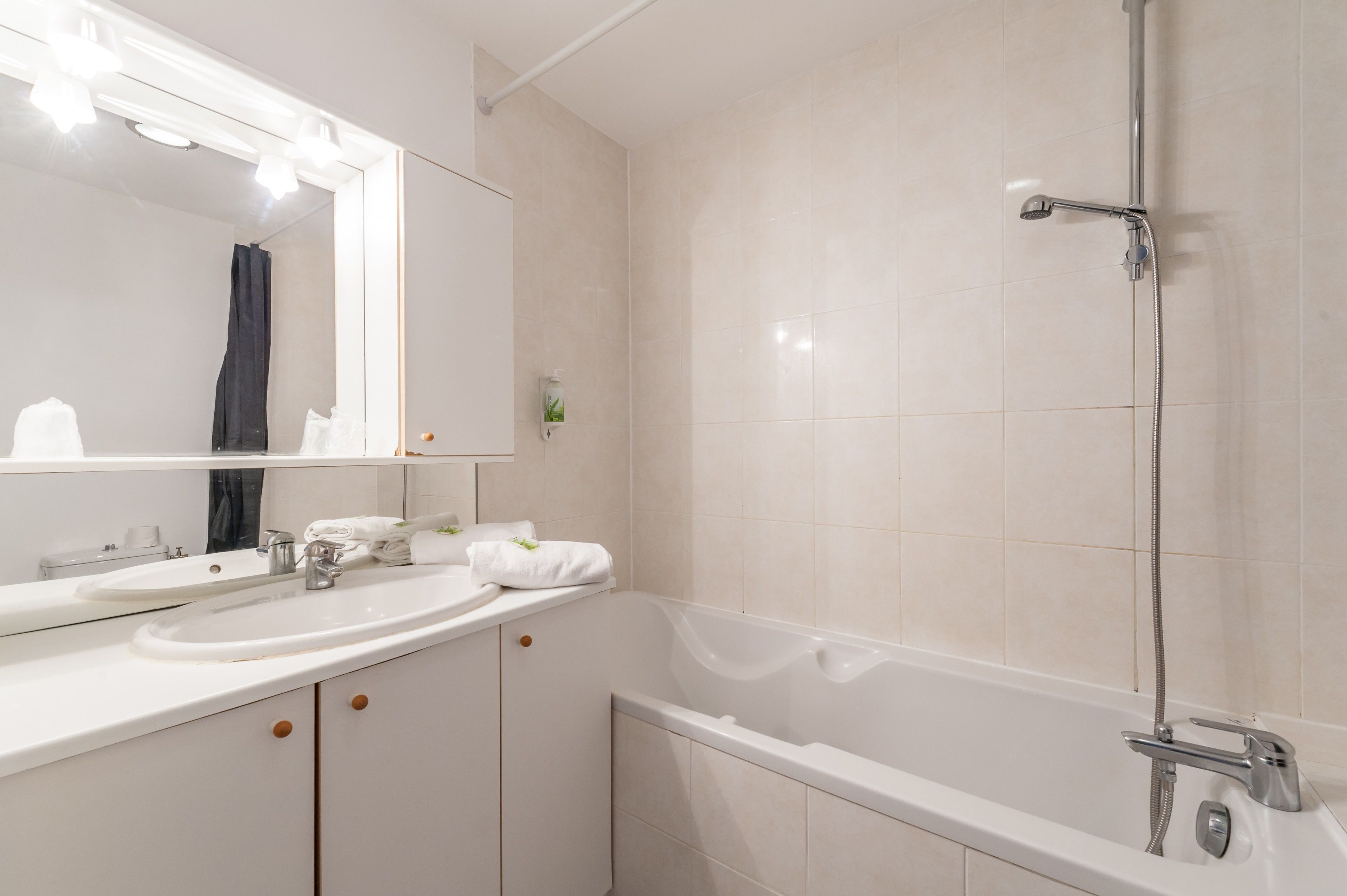 Studio, 1 Double Bed | Bathroom