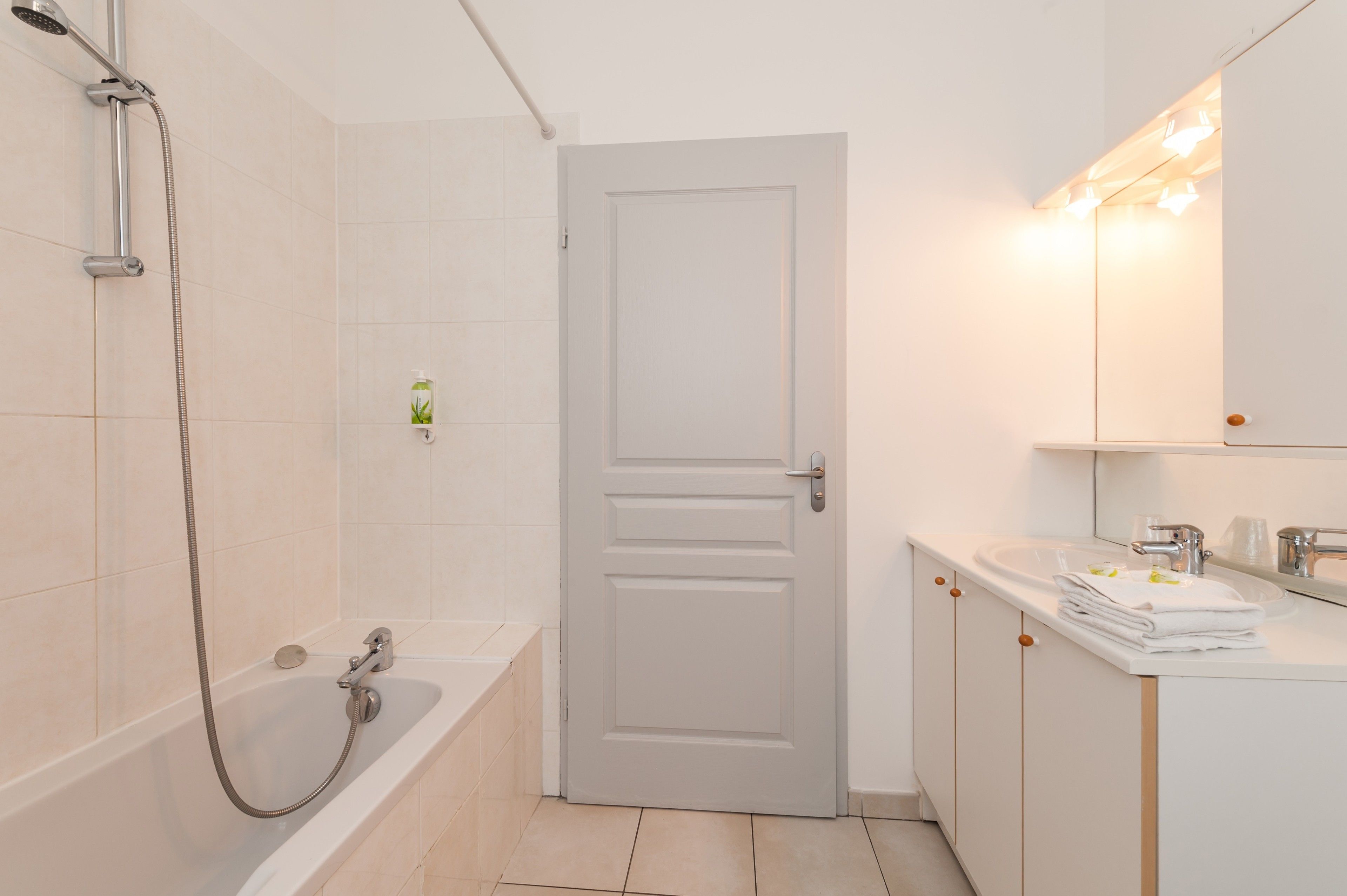 Combined shower/tub, free toiletries, hair dryer (on request), towels