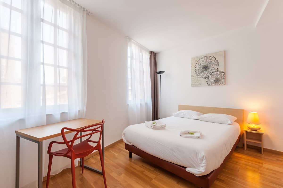 Literie de qualité supérieure, coffres-forts dans les chambres, bureau