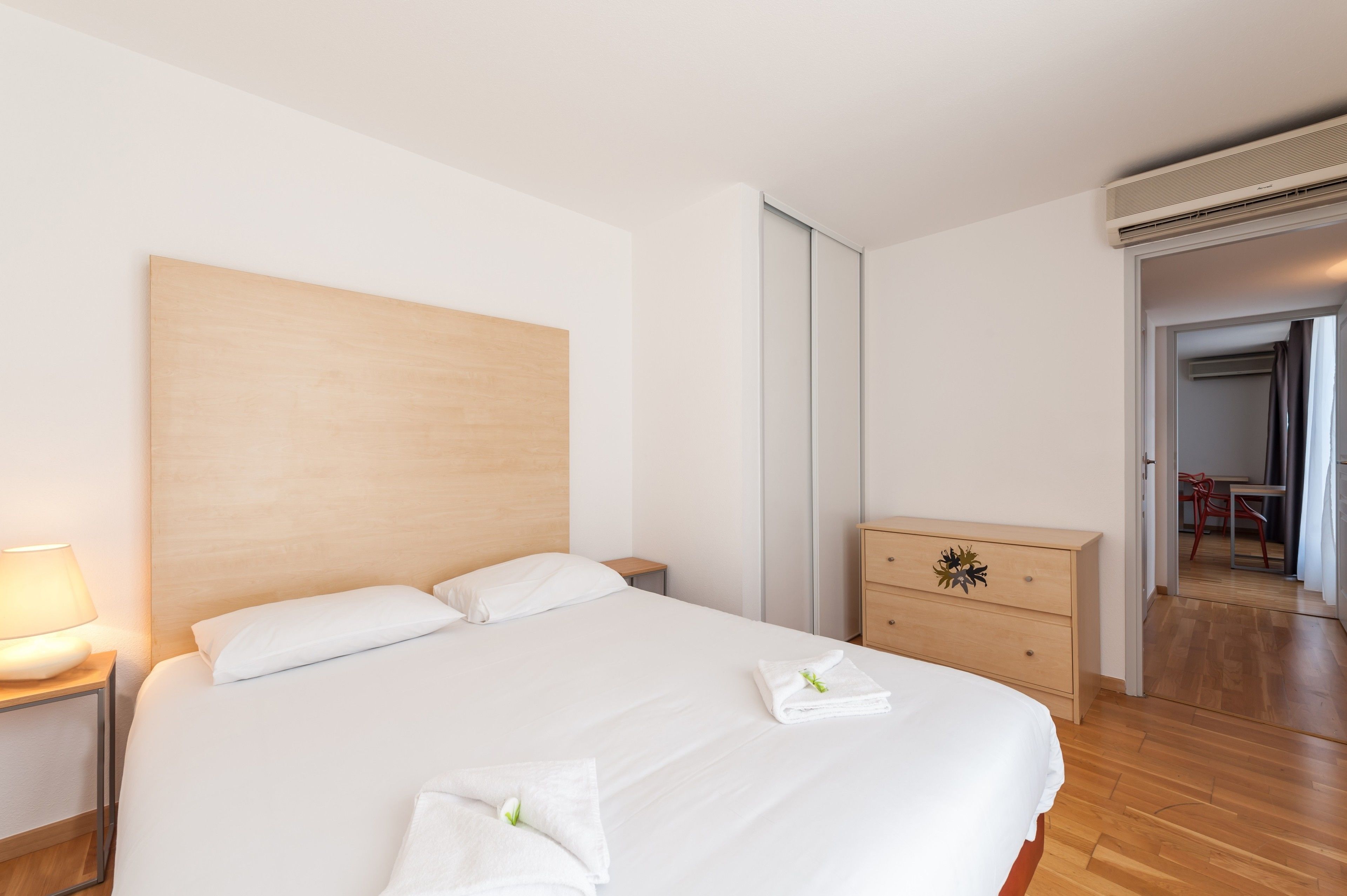 Appartement, 1 grand lit et 1 canapé-lit, terrasse | Literie de qualité, coffre-fort pour ordinateur portable, bureau