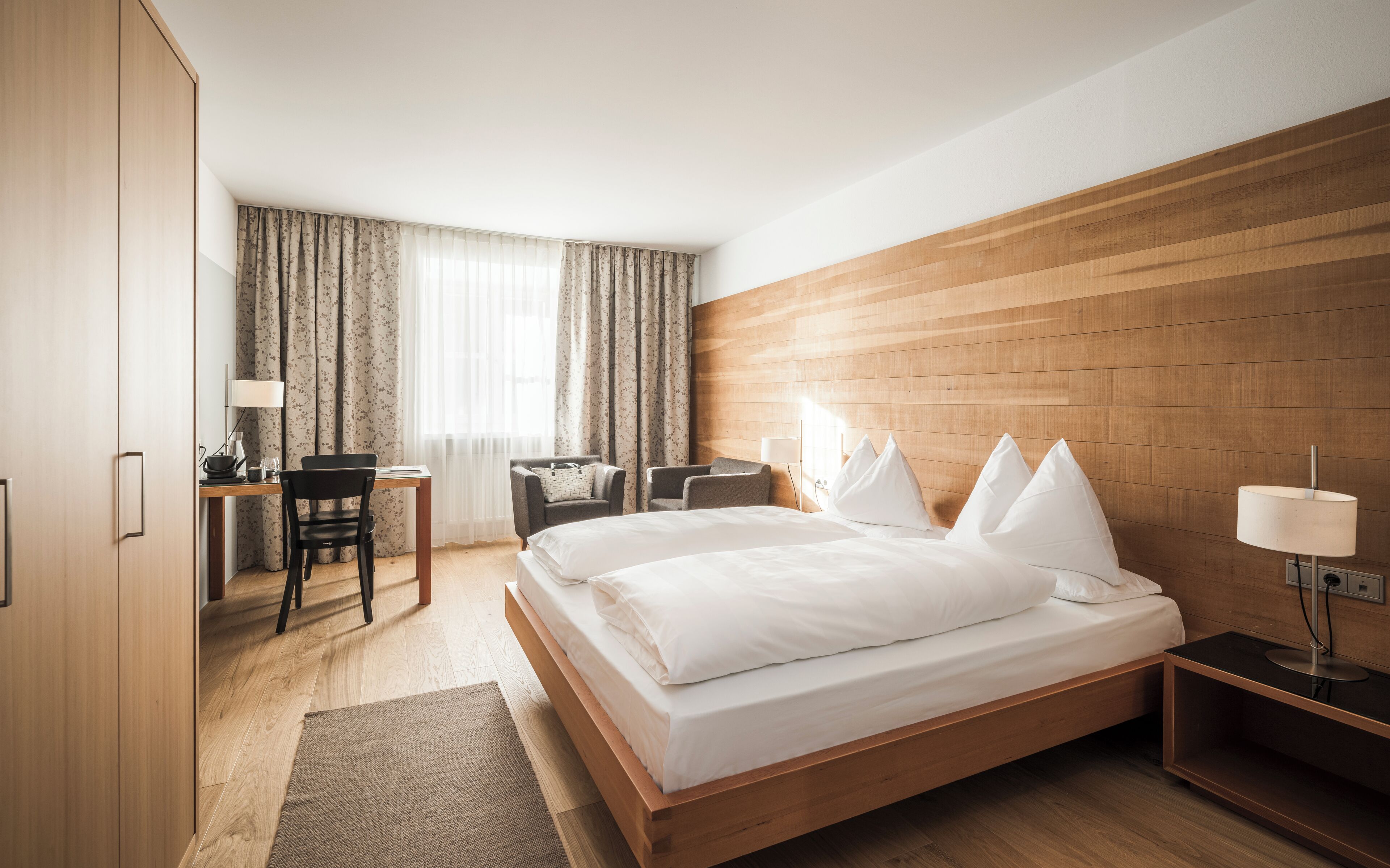 Artículos de tocador ecológicos, secador de pelo, batas, pantuflas