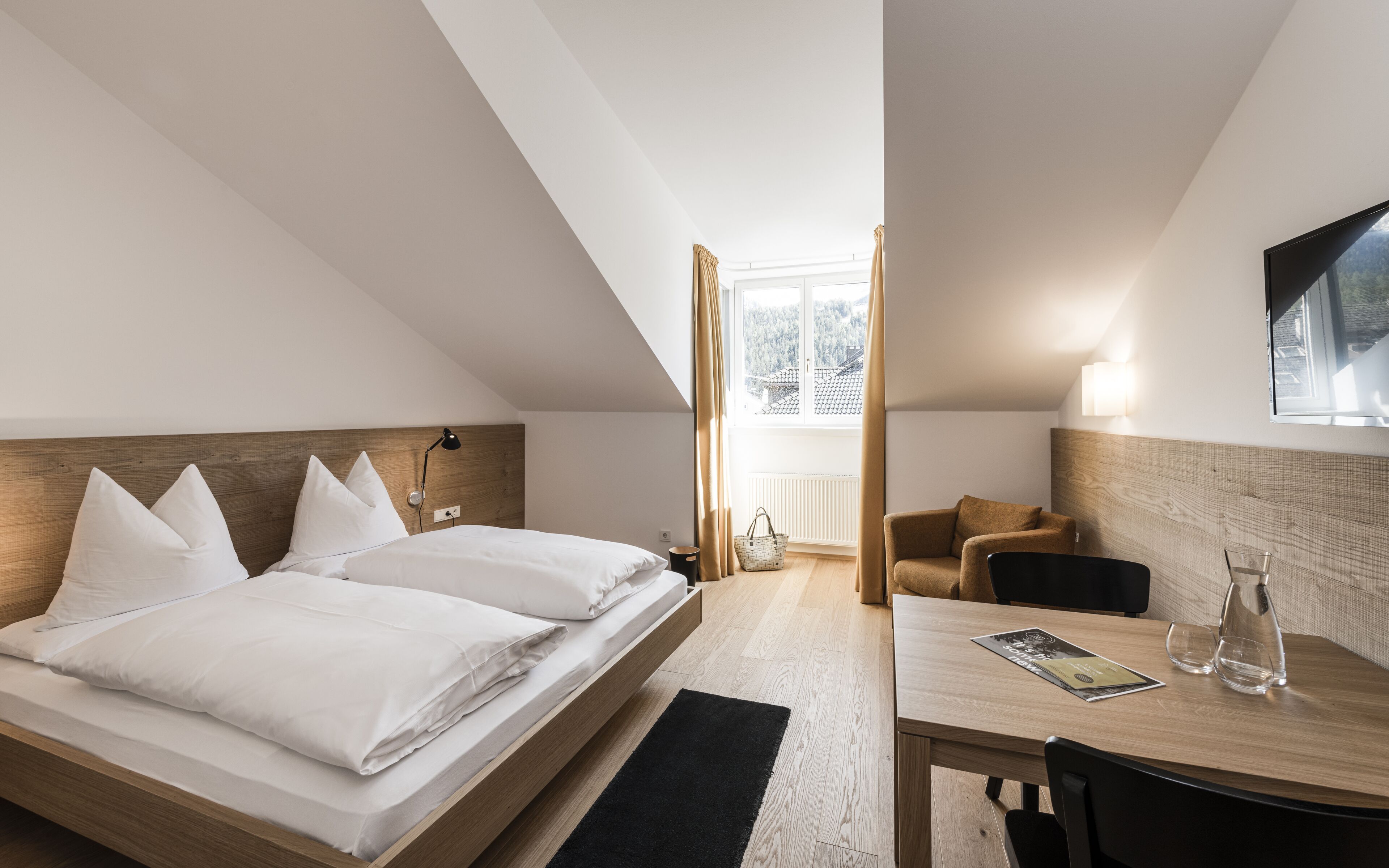 comfort double room | down duvets, minibar, in-room safe, desk