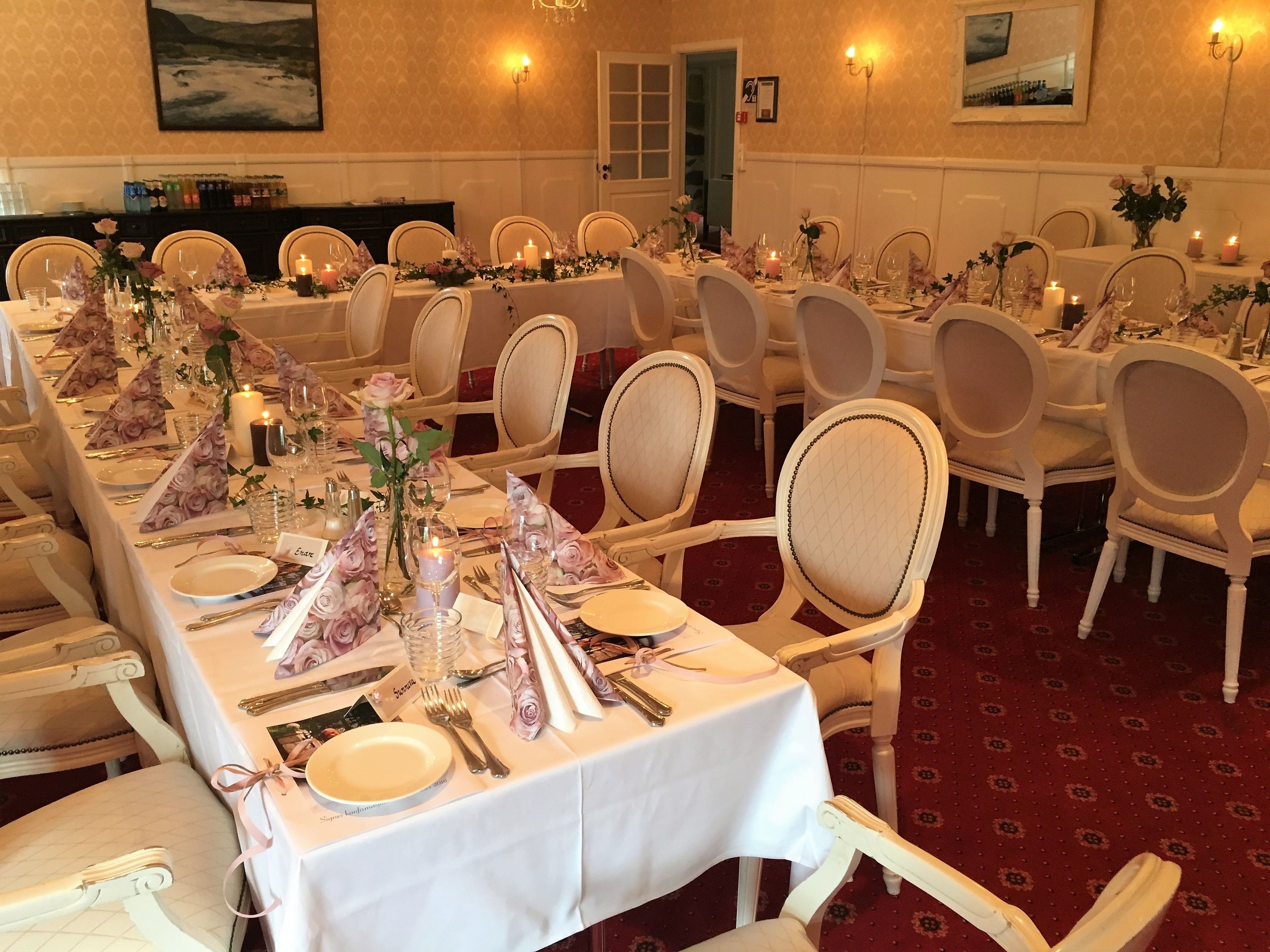 Breakfast, lunch, dinner served; local cuisine 