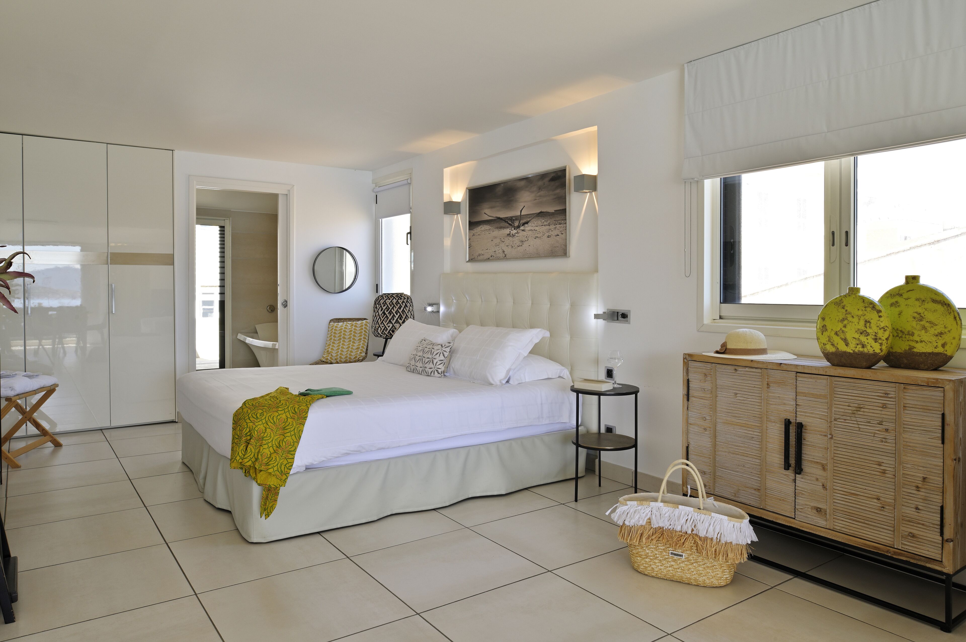 suite | minibar, in-room safe, individually furnished, desk