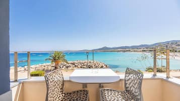 Standard Double Room, Sea View | Minibar, in-room safe, individually furnished, desk
