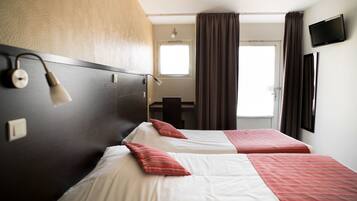 Double Room | 1 bedroom, Select Comfort beds, individually furnished, desk