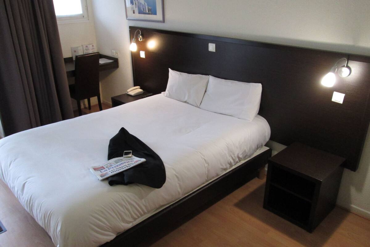 double room | 1 bedroom, select comfort beds, individually furnished, desk