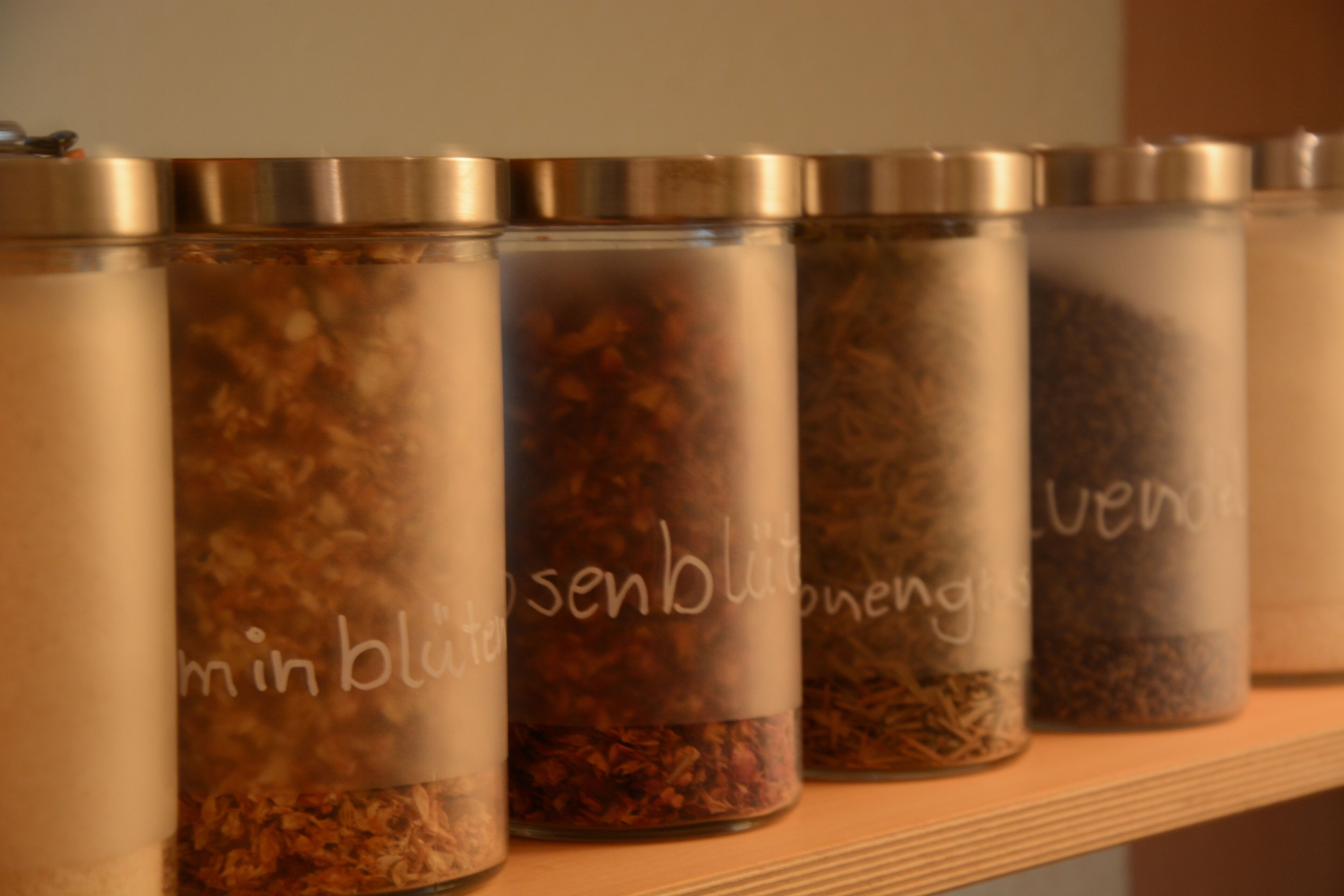 aromatherapy, body wraps, body scrubs, thalassotherapy, facials