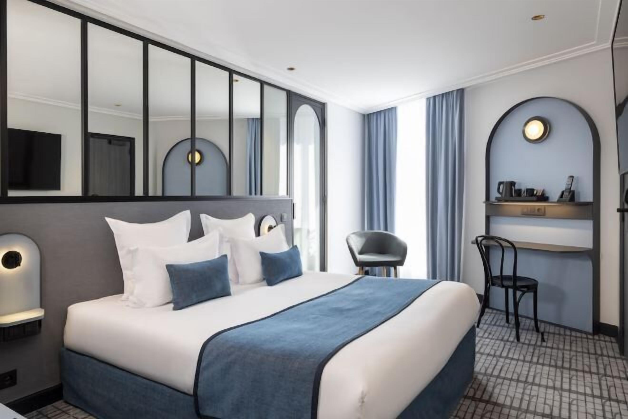 Ropa de cama de alta calidad y minibar 