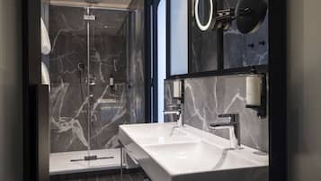 Shower, rainfall showerhead, free toiletries, hair dryer