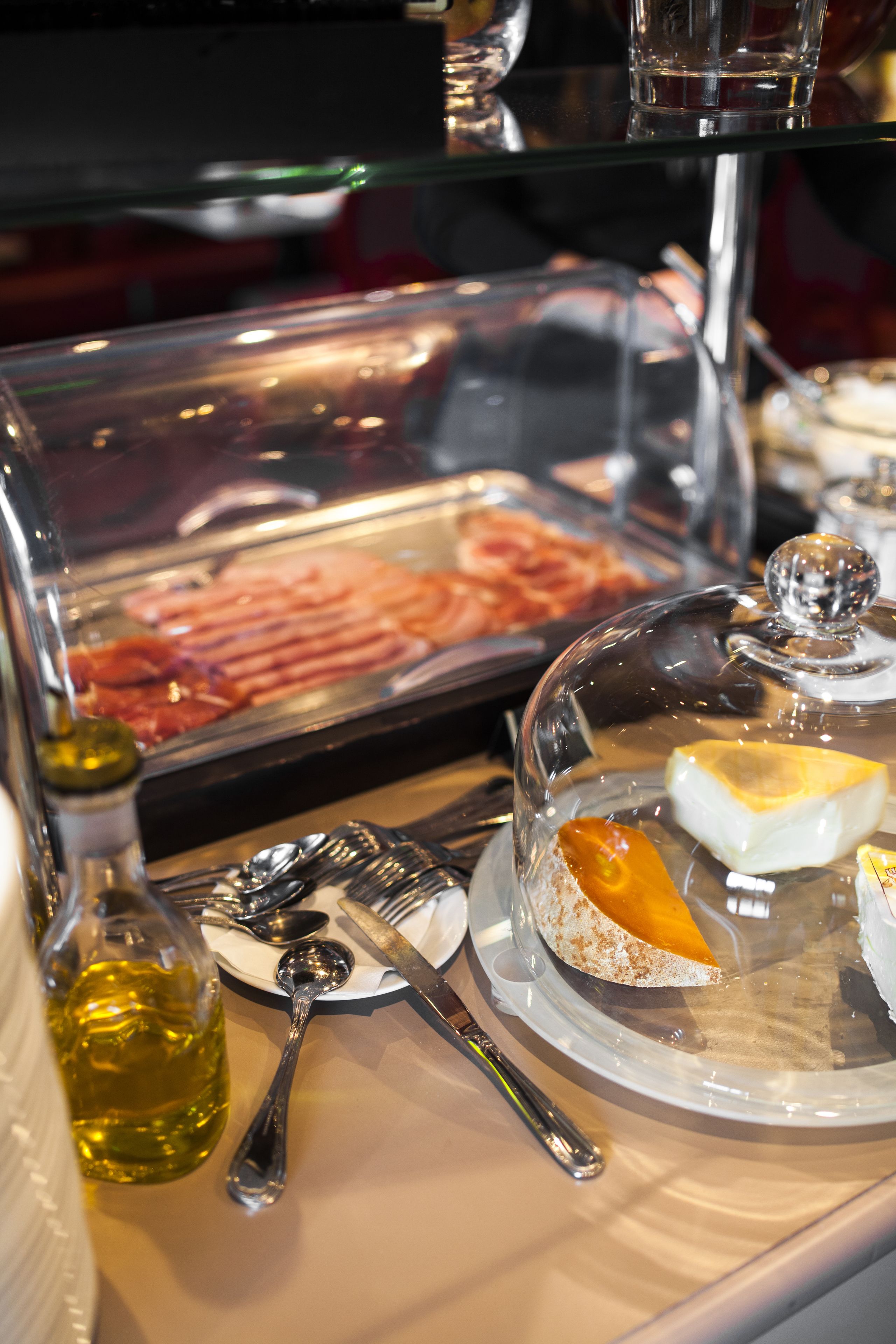 daily buffet breakfast (eur 16 per person)