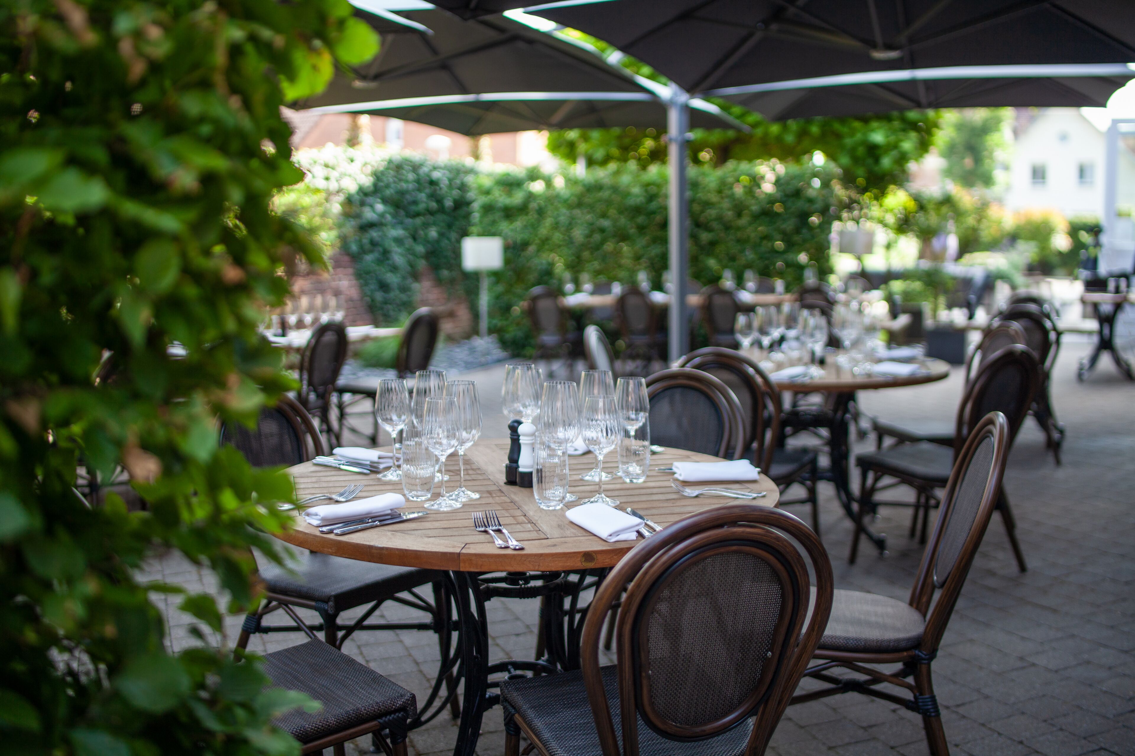 Lunch and dinner served, French cuisine