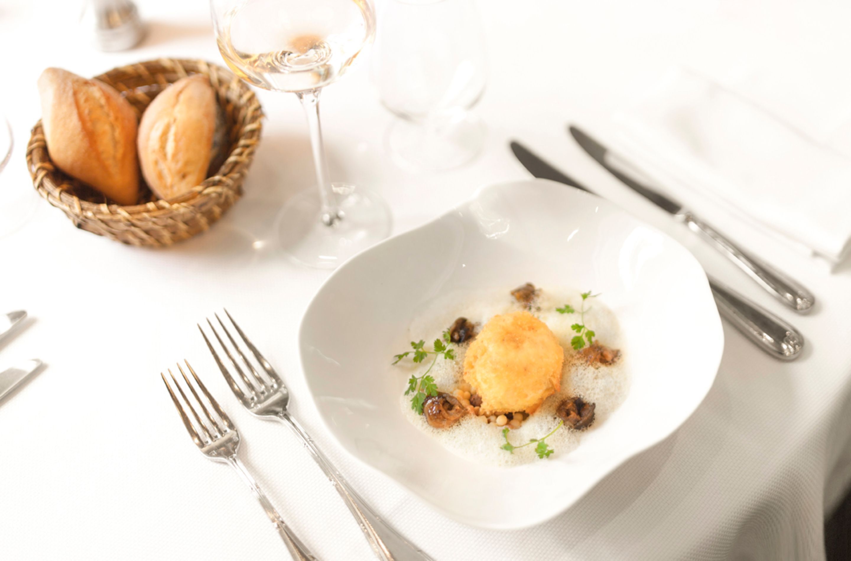 lunch and dinner served, french cuisine