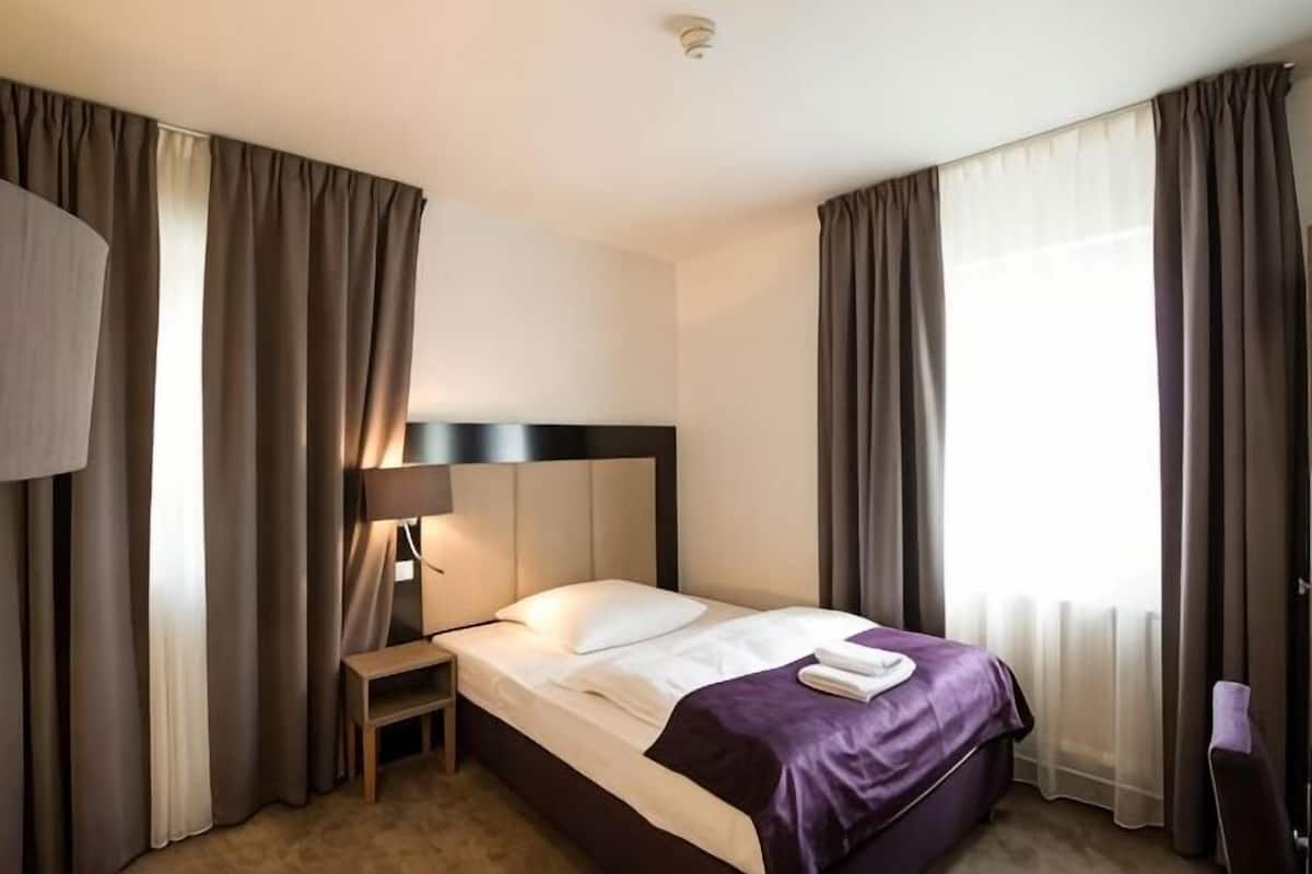 Ropa de cama hipoalergénica y minibar