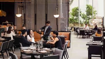 Desayuno continental diario (HKD 292 por persona)