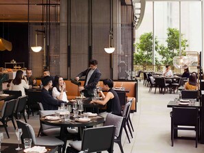 Her gün kontinental kahvaltı (kişi başı 292 HKD) 