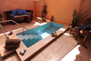 Banheira de hidromassagem, tratamentos corporais, aromaterapia