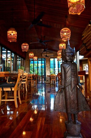 Dinner served - Bali Hai Resort & Spa (Cable Beach)