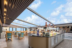 Buffet déjeuner gratuit