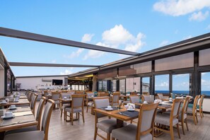 Petit déjeuner buffet compris