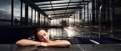 من حمّامات السباحة المغطاة، حمّام سباحة خارجي