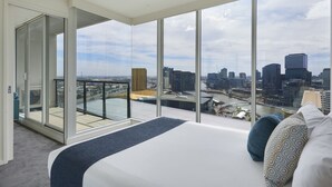 Minibar, desk, blackout drapes, iron/ironing board (on request) - City Tempo - Whiteman St (Southbank)