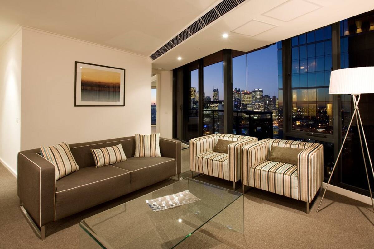 Three Bedroom Sky Suite | Minibar, desk, blackout drapes, iron/ironing board