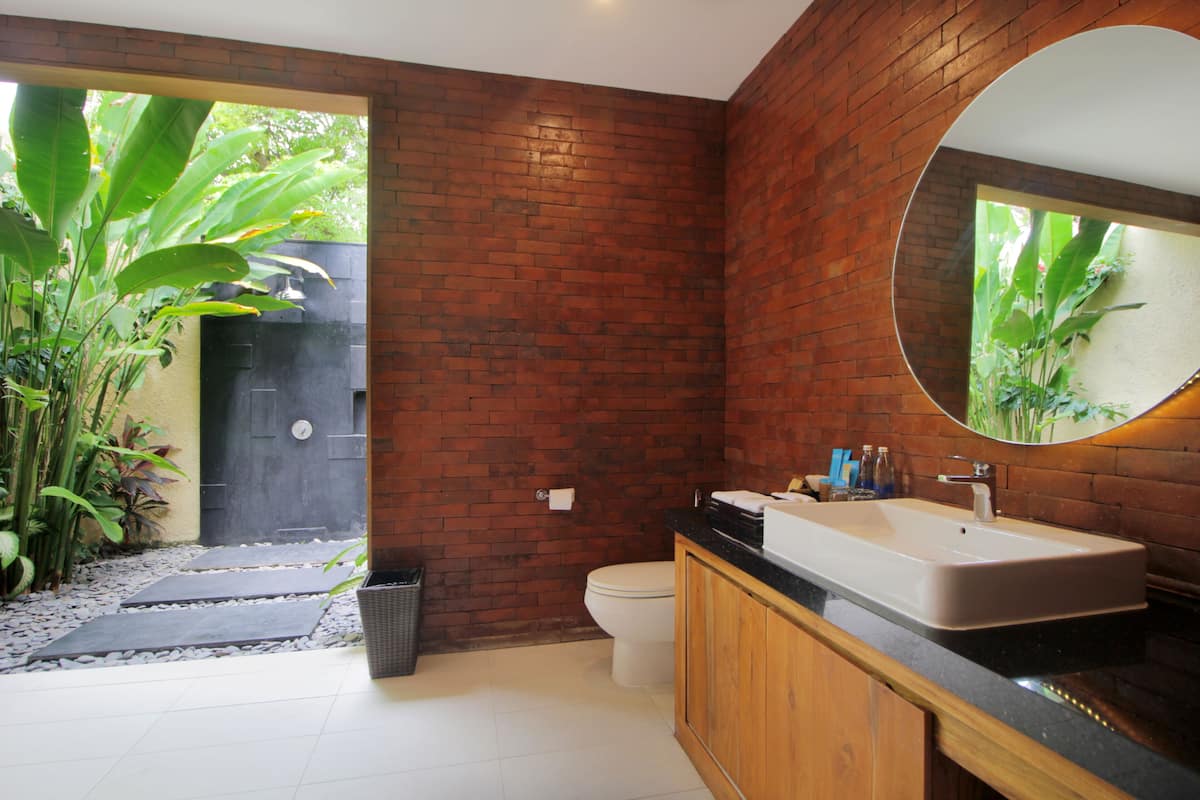 villa, 2 bedrooms | bathroom | separate bathtub and shower, free toiletries, hair dryer, bathrobes