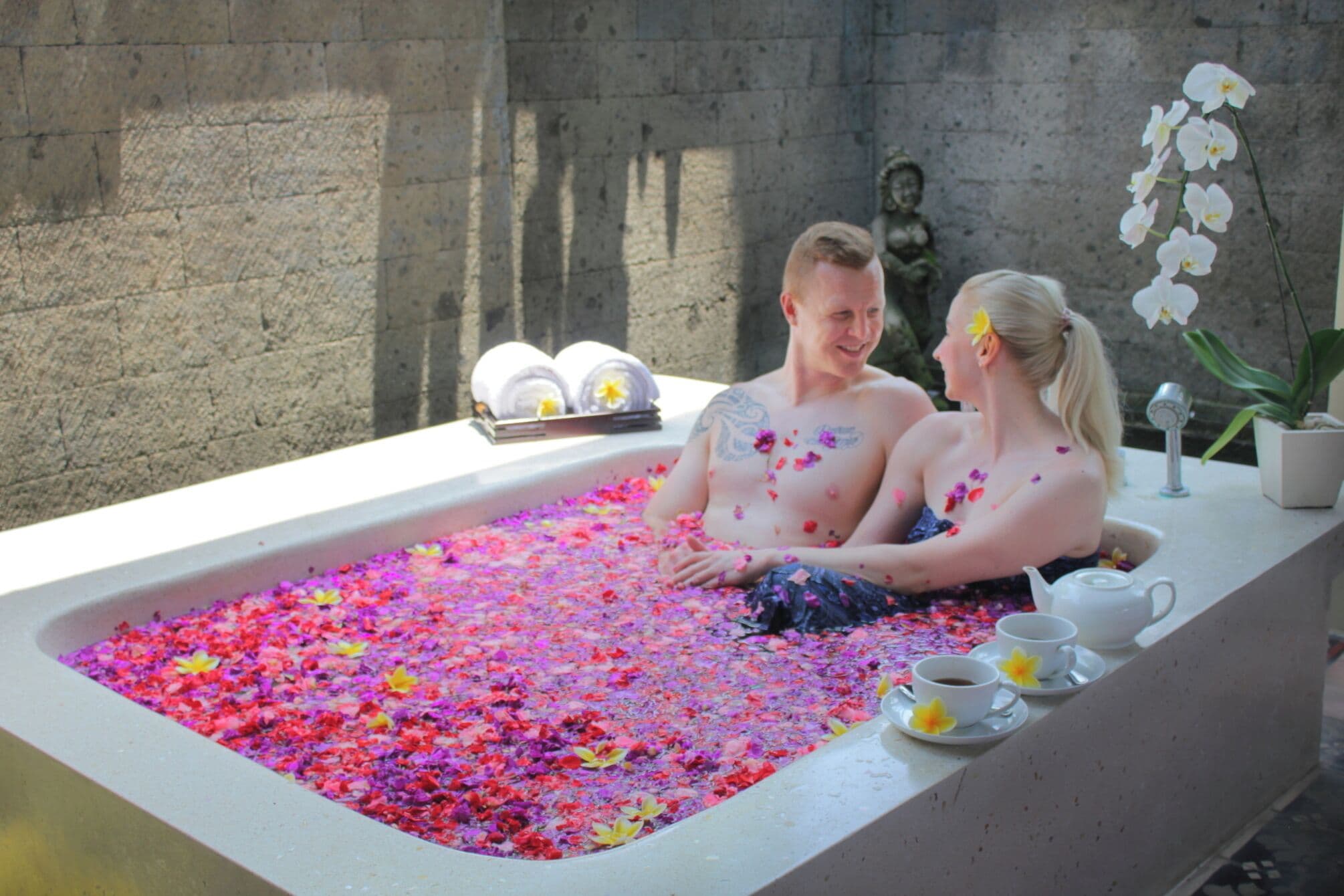 body treatments, facials, 2 treatment rooms, massages