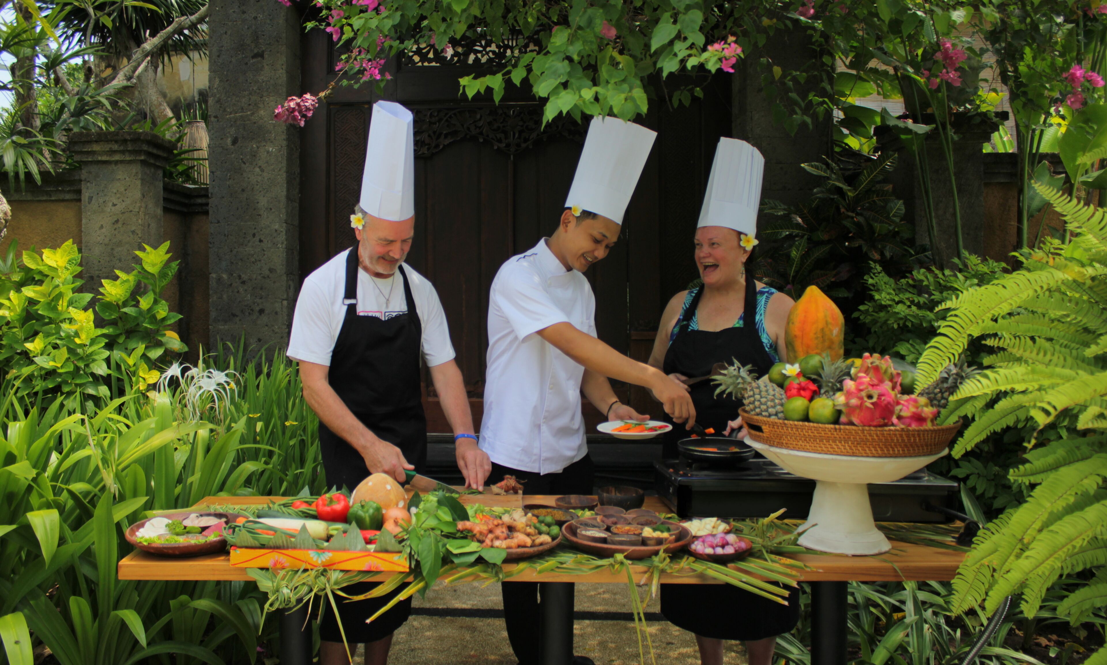 breakfast, lunch and dinner served