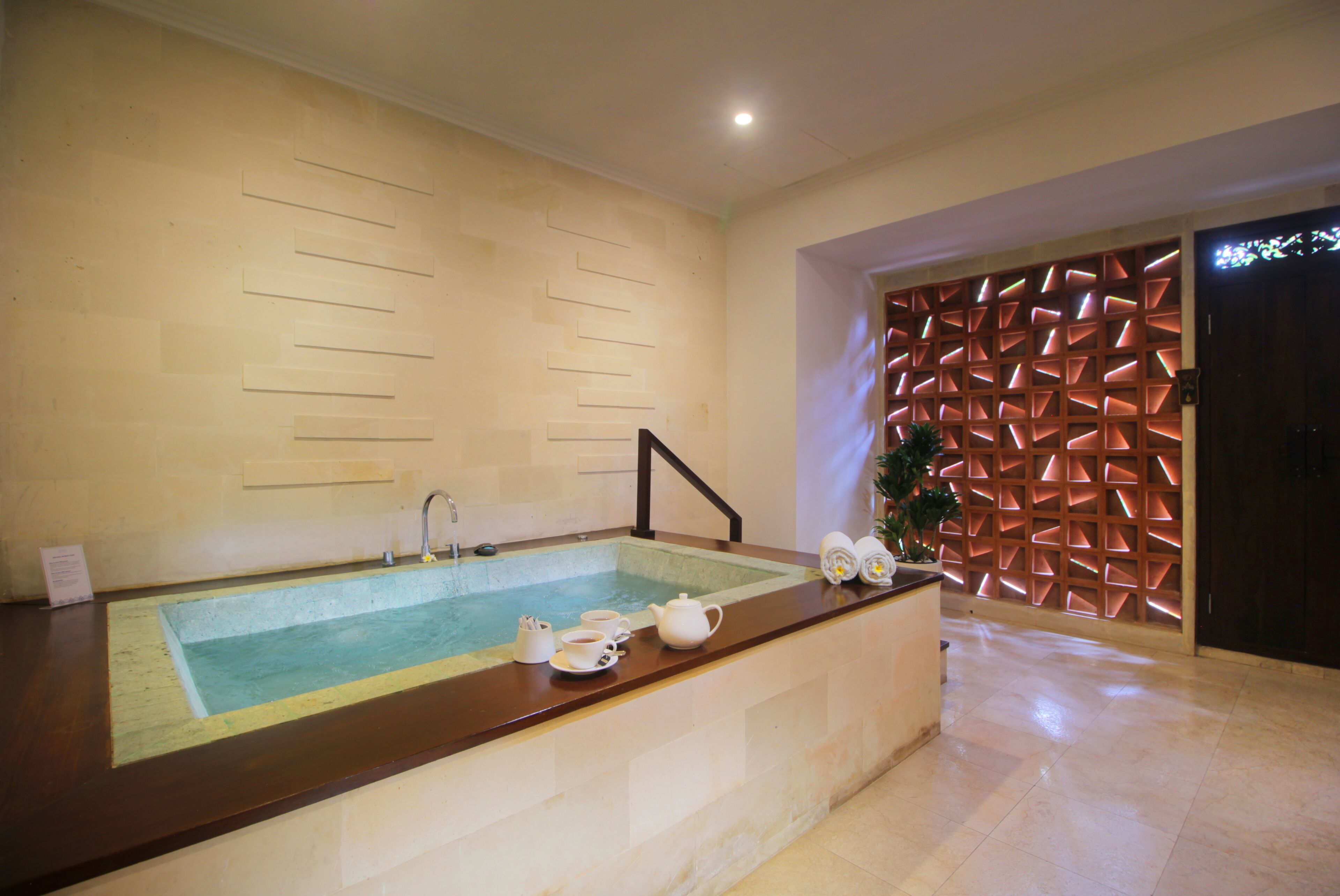 suite, 1 bedroom | deep-soaking bathtub