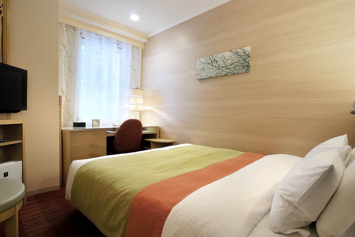 Premium bedding, desk, blackout drapes, iron/ironing board