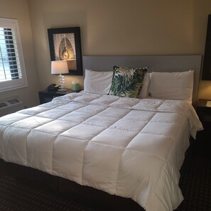 Suite, 1 soverom | Skrivebord, strykejern/-brett, wi-fi (inkludert) og sengetøy