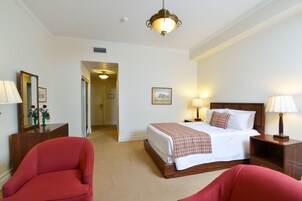 Premium Room | Egyptian cotton sheets, hypo-allergenic bedding, down comforters