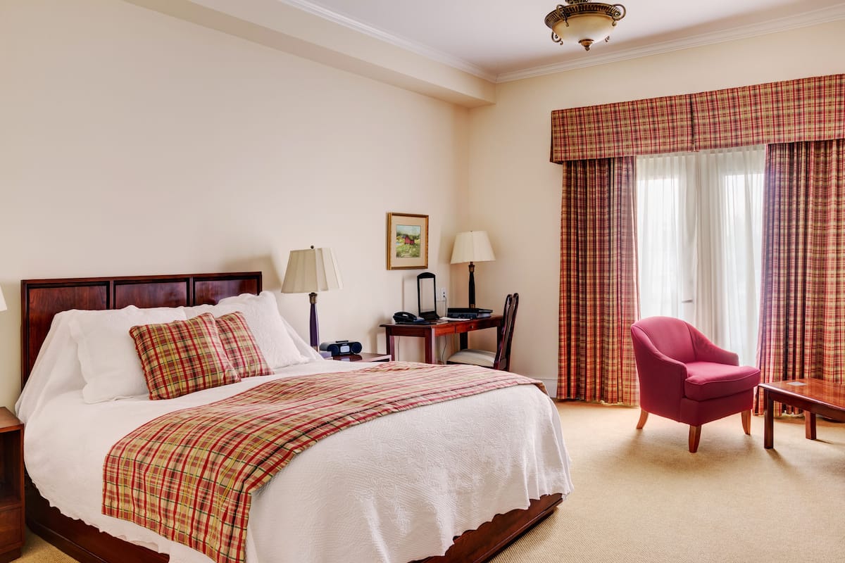 1 bedroom, Egyptian cotton sheets, hypo-allergenic bedding