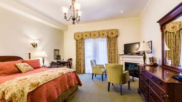 Premium Room, 1 Queen Bed | Egyptian cotton sheets, hypo-allergenic bedding, down comforters