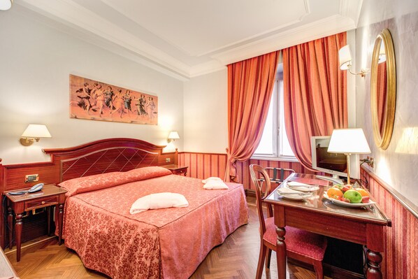 Premium bedding, minibar, in-room safe, individually decorated - Re Luxury Accomodations (Rome)