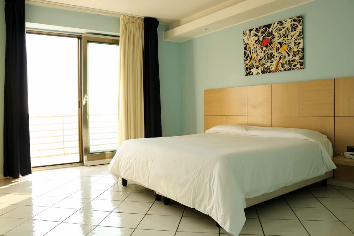 Superior Room, Sea View | Meja, langsir/tirai gelap terus, Wi-fi percuma, akses kerusi roda