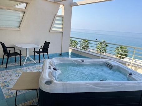 Camera Deluxe, vista mare | Una scrivania, tende oscuranti, Wi-Fi gratuito. Hotel Ancora