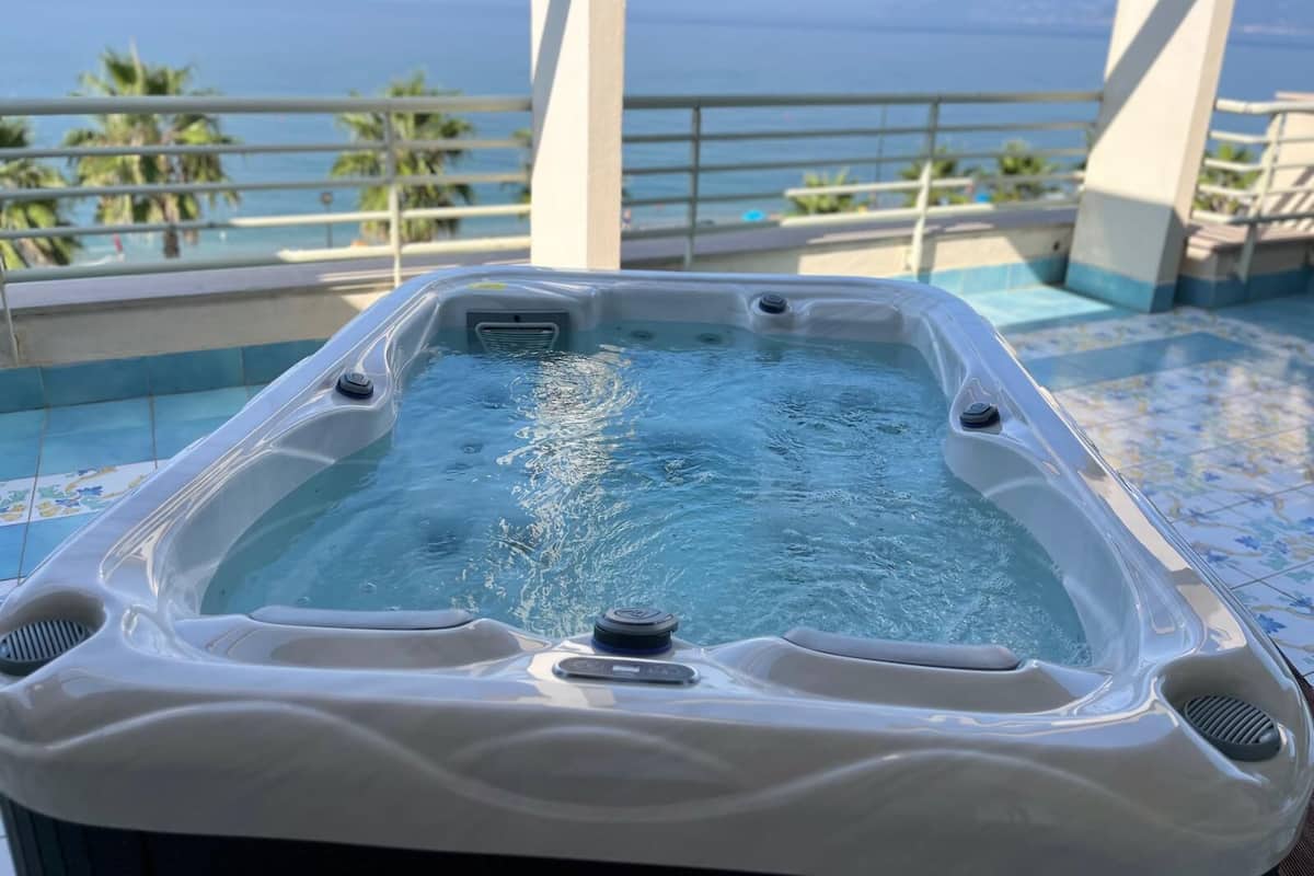 Deluxe Room, Sea View | Desk, blackout drapes, free WiFi, wheelchair access