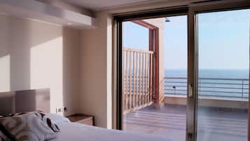 Deluxe Room, Sea View | Water view