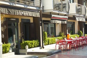 Khu ẩm thực ngoài trời