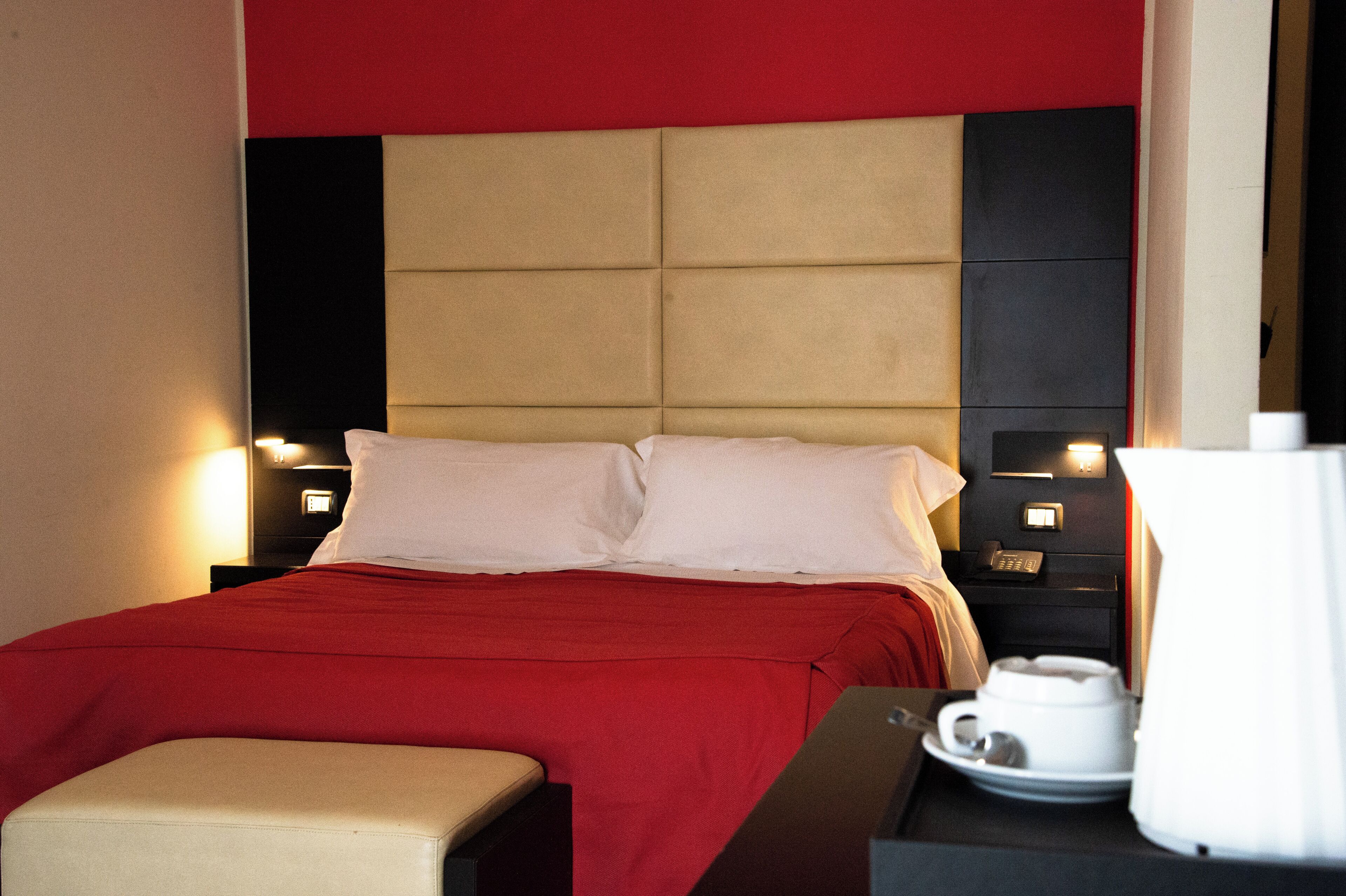 Superior kamer | Een minibar, een kluis op de kamer, een bureau, een laptopwerkplek