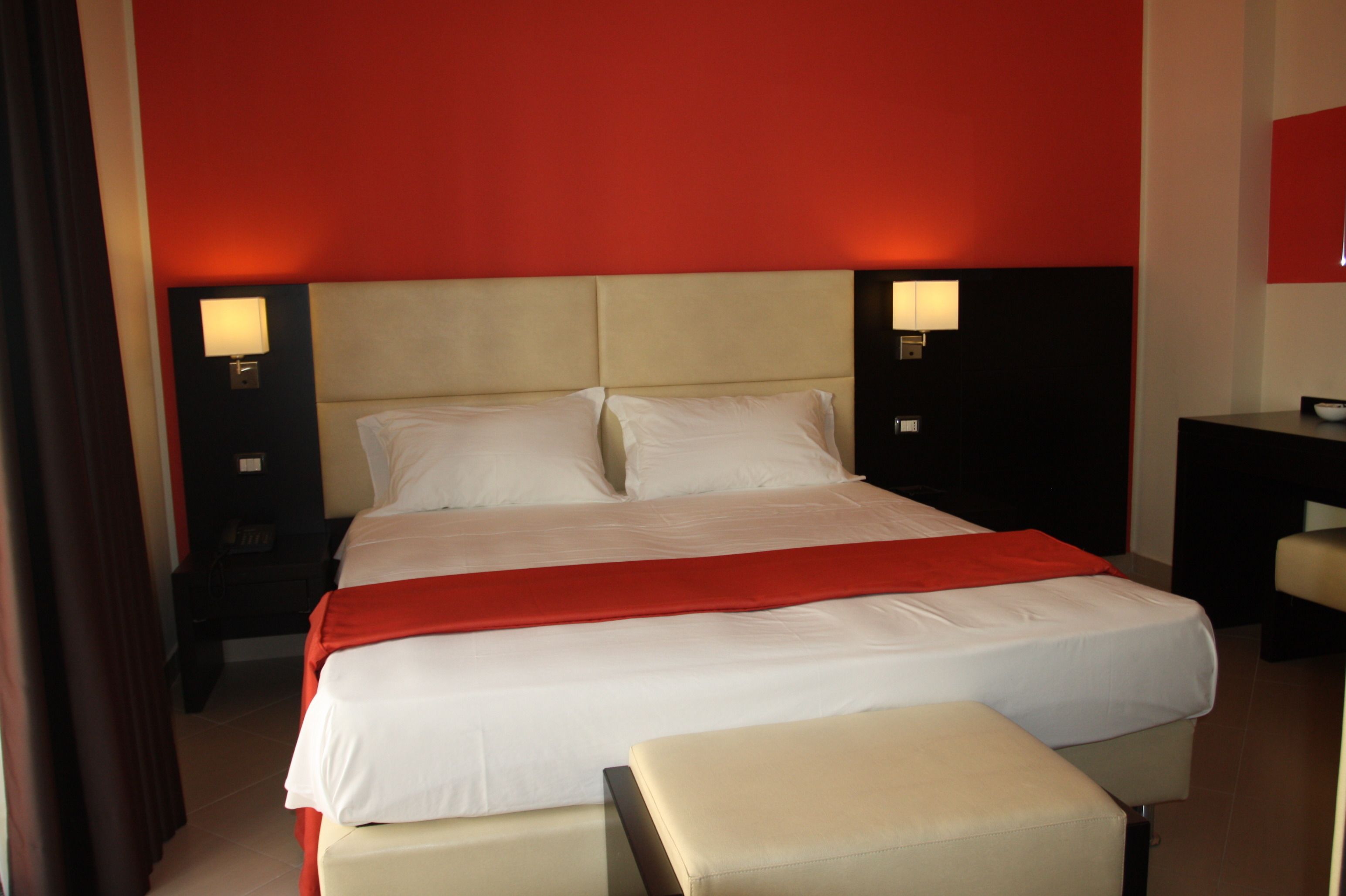 standard double room single use, 1 bedroom | 1 bedroom, minibar, in-room safe, desk