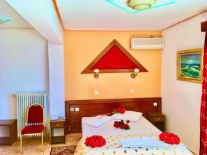 Triple Room | In-room safe, free WiFi