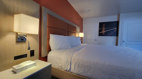 Standard Room, Accessible, King Bed | Hypo-allergenic bedding, desk, laptop workspace, iron/ironing board