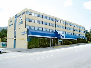 Exterior - Moby Dick Inn (Prince Rupert)