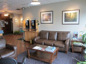 Lobby - Moby Dick Inn (Prince Rupert)