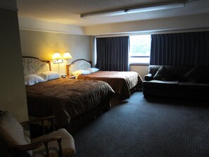 Desk, iron/ironing board, free WiFi, bed sheets - Moby Dick Inn (Prince Rupert)